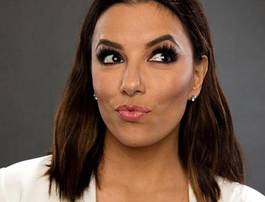 Ο σύζυγος της Eva Longoria δε σταμάτησε να την «πειράζει» ερωτικά στη Μύκονο (βίντεο)